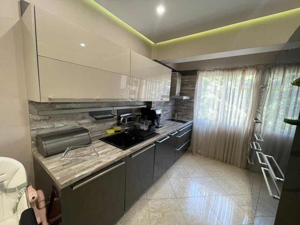 Апартамент за гости Лайвли Apartment in Burgas