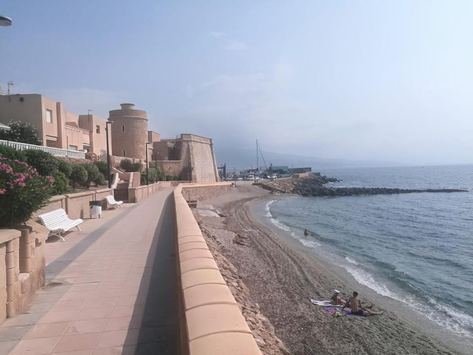 Ático con terraza y piscina, vistas al mar Apartment in Roquetas de Mar