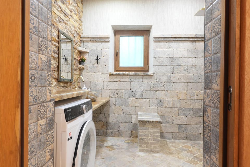 Toilet, Bathroom, washing machine, dryer