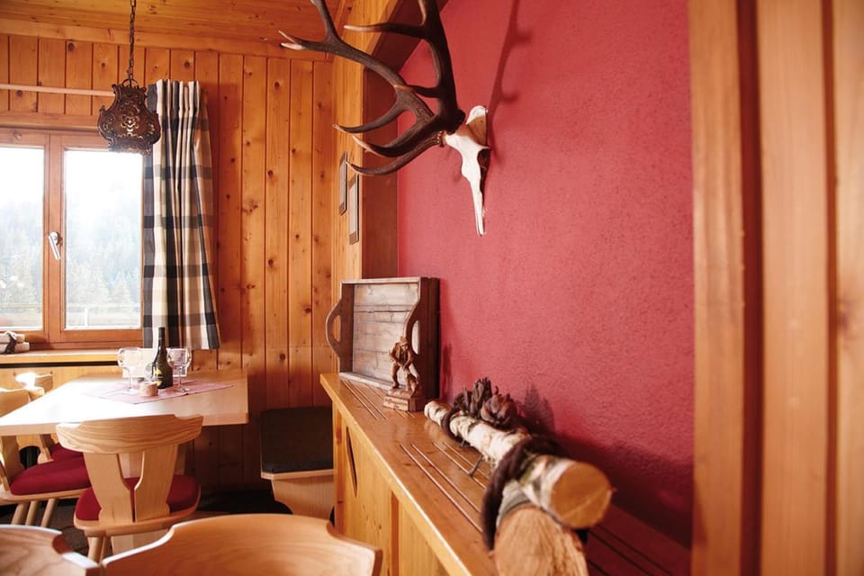 Seating area, Dining area
