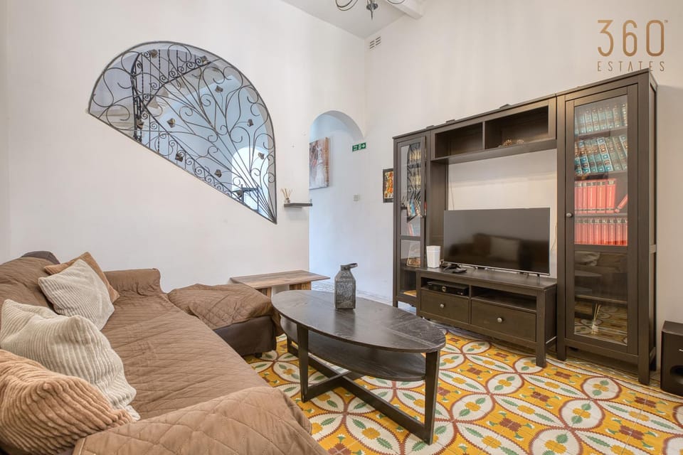 Communal lounge/ TV room, TV and multimedia, Living room, Seating area, Evening entertainment