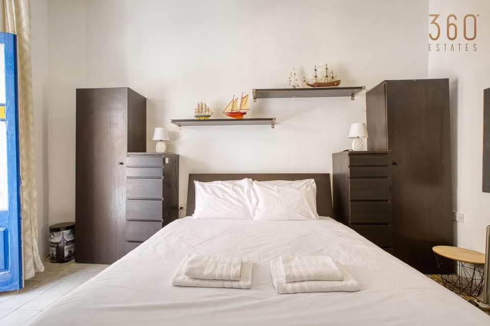Bed, Photo of the whole room, Bedroom, towels, wardrobe