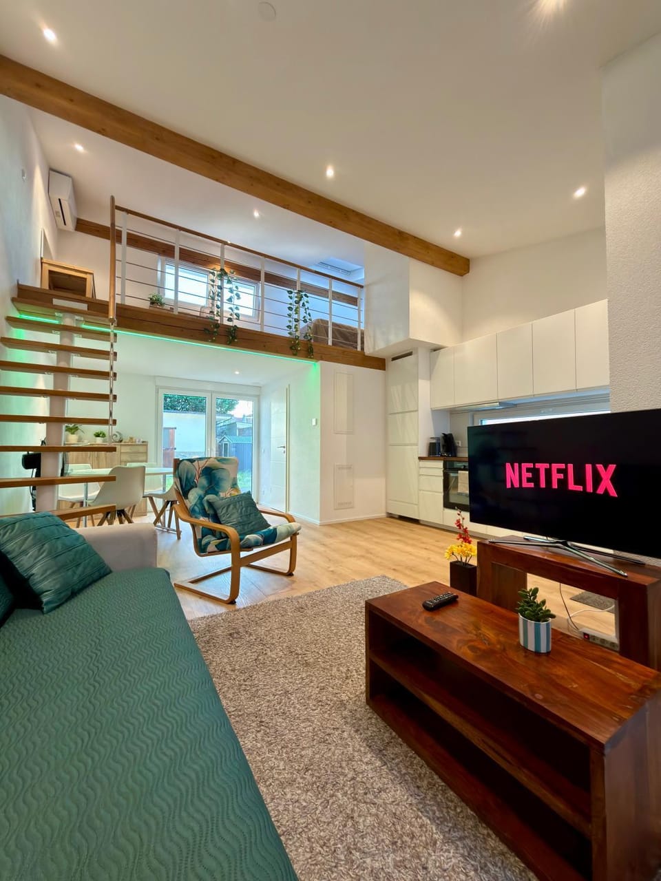 TV and multimedia, Living room, Seating area