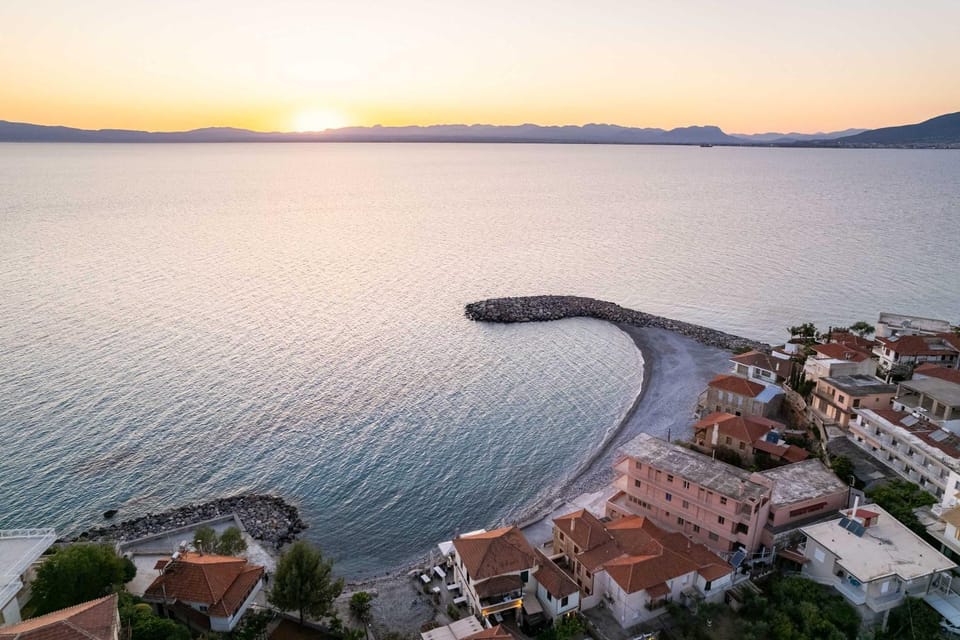 Socrates Suite C4 - Urban Calm by the Sea Kalamata Apartment in Messenia