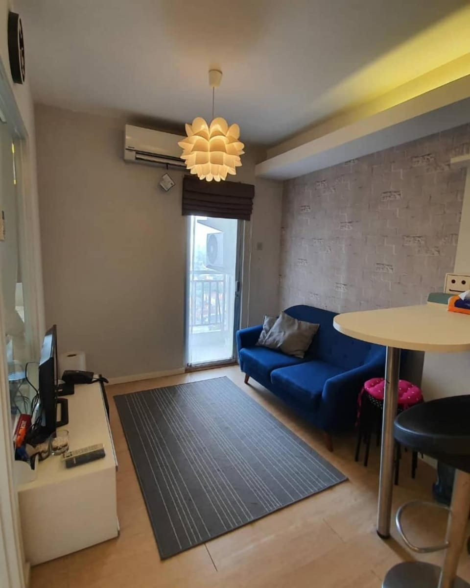 Living room, Seating area, air conditioner