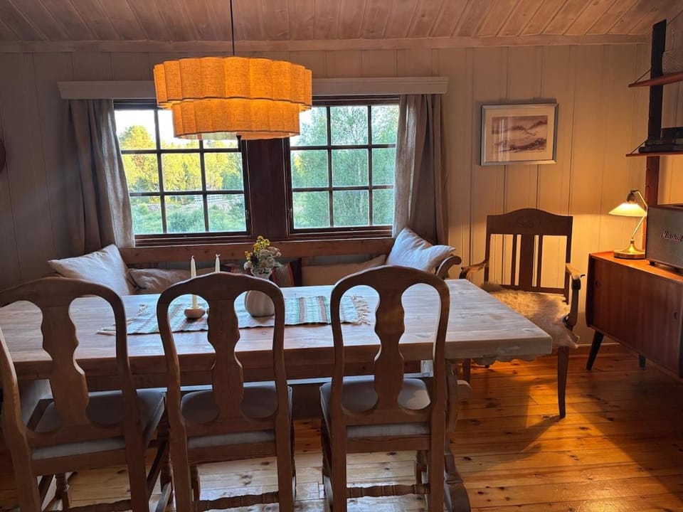 Seating area, Dining area