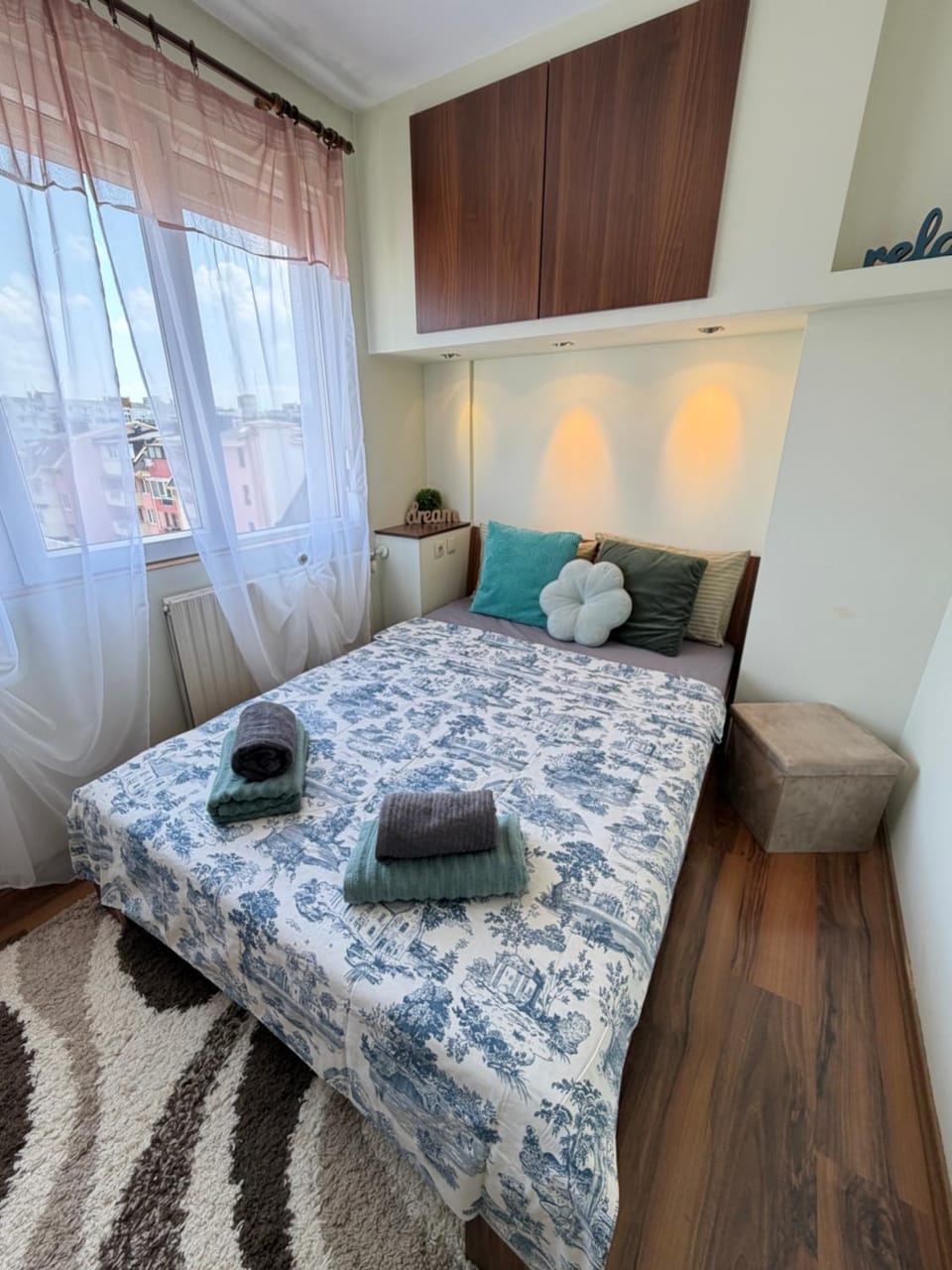 Bed, Bedroom, towels, air conditioner