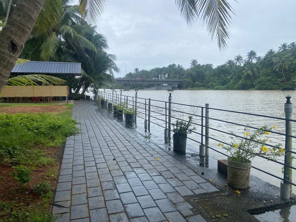 Solitude Riverside Green House House in Kerala