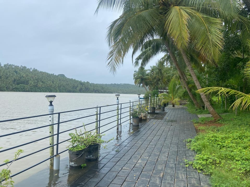 Solitude Riverside Green House House in Kerala