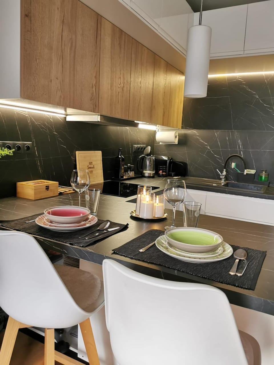 Kitchen or kitchenette, Dining area, stove