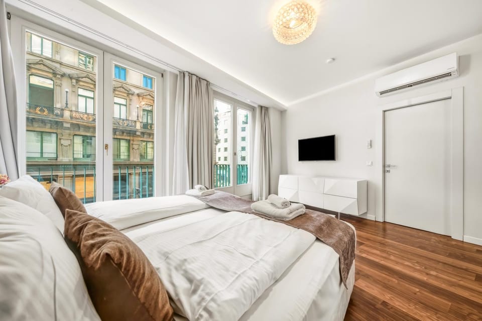 TV and multimedia, Photo of the whole room, Bedroom, air conditioner