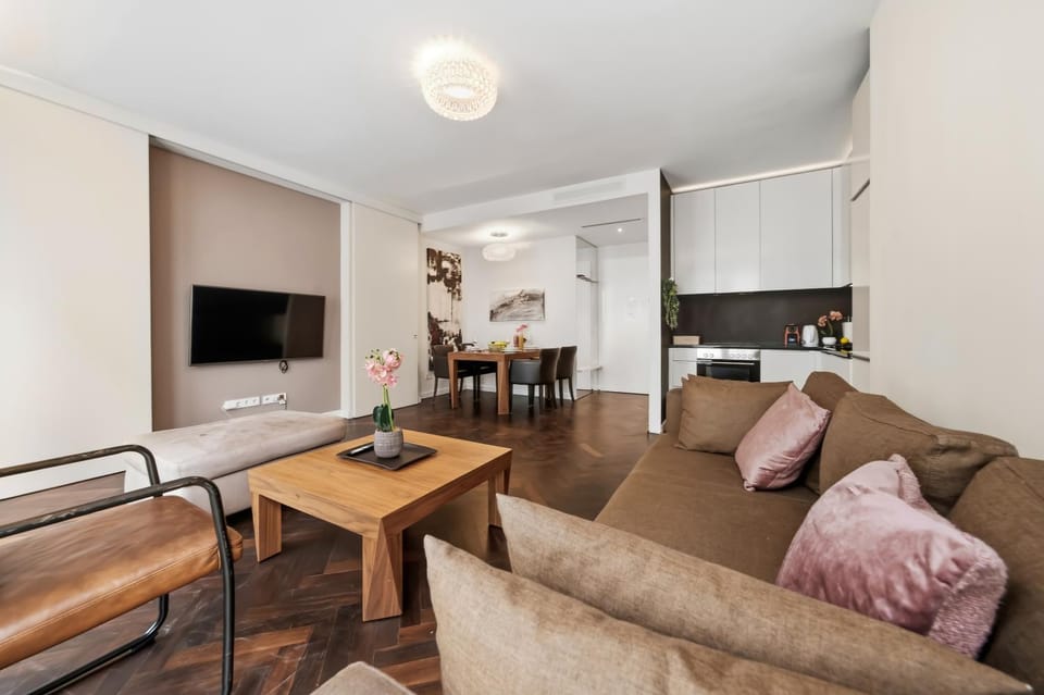 Communal lounge/ TV room, TV and multimedia, Living room