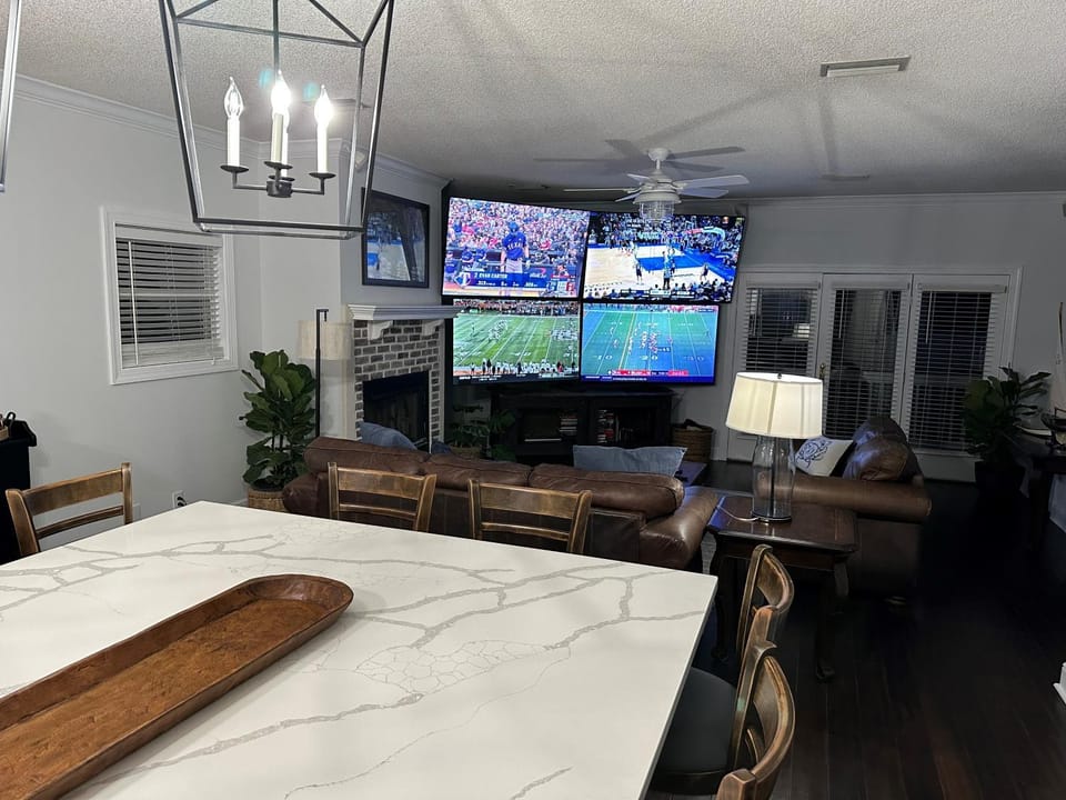 Coastal Clubhouse - Hot Tub, Game Room & Pet-Friendly Vacation Home House in Saint Simons Island