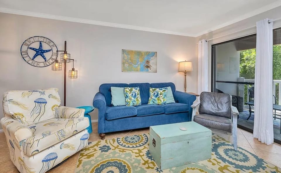 Coastal Condo with Partial Ocean View - Walk to East Beach - Pool & Grills House in Saint Simons Island
