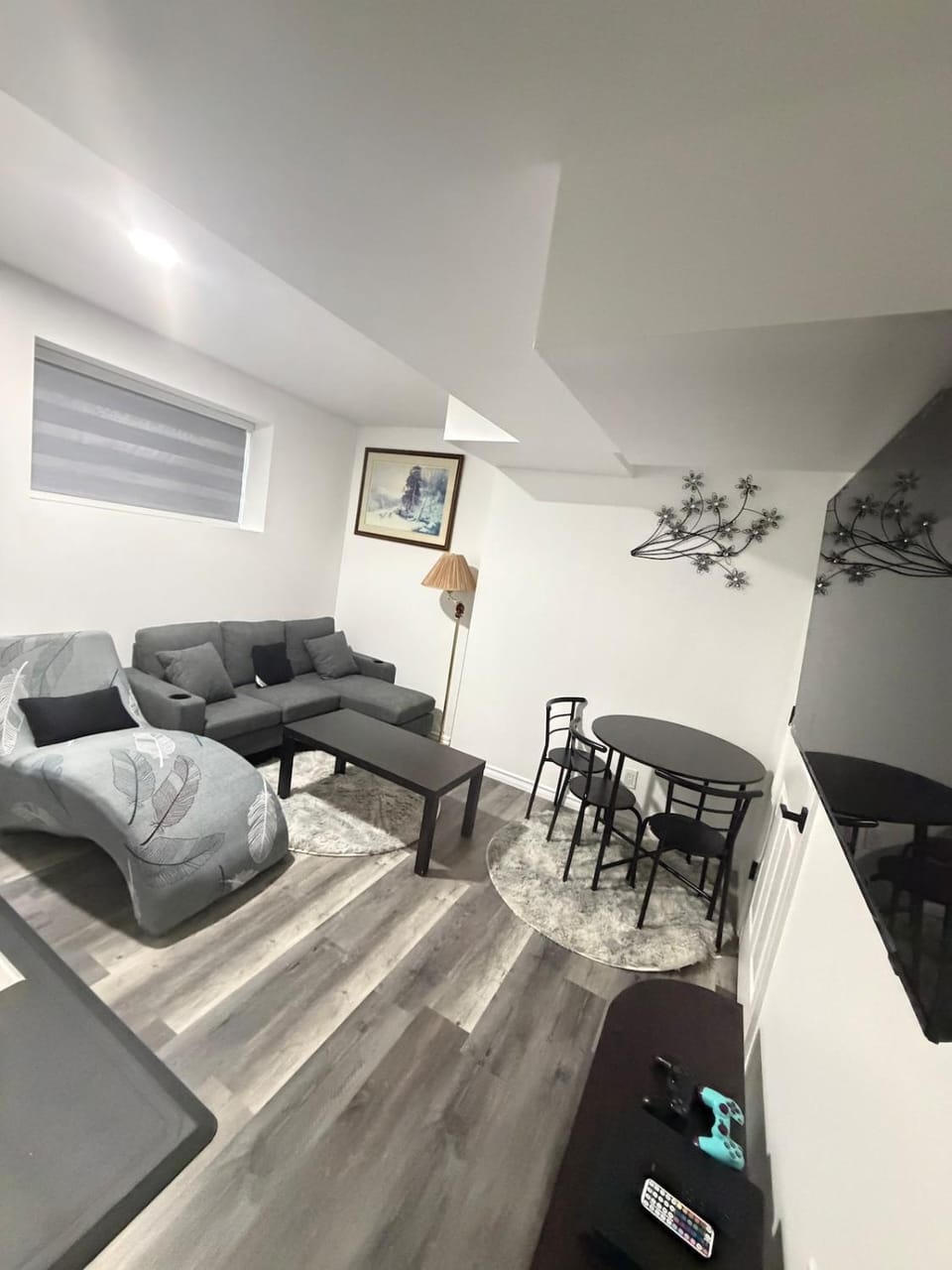TV and multimedia, Seating area, Dining area