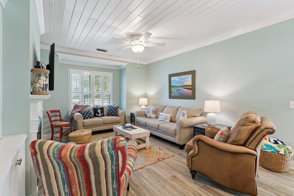 Coastal Retreat on Beachview - Walk to Beach, Village & Family-Friendly Stay House in Saint Simons Island