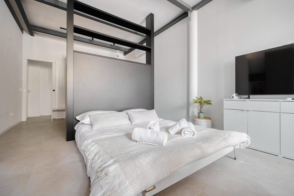 Bed, TV and multimedia