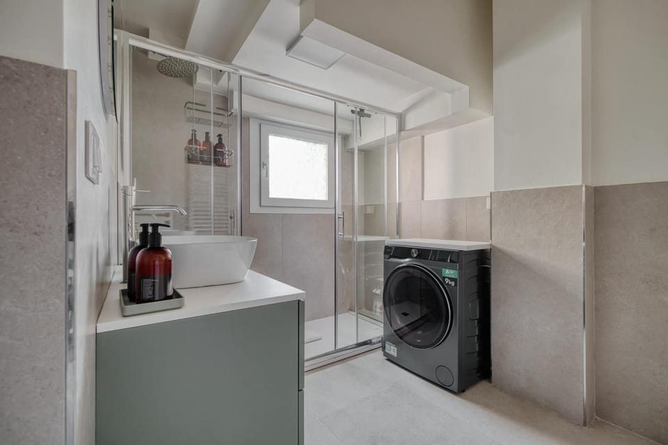 Bathroom, washing machine