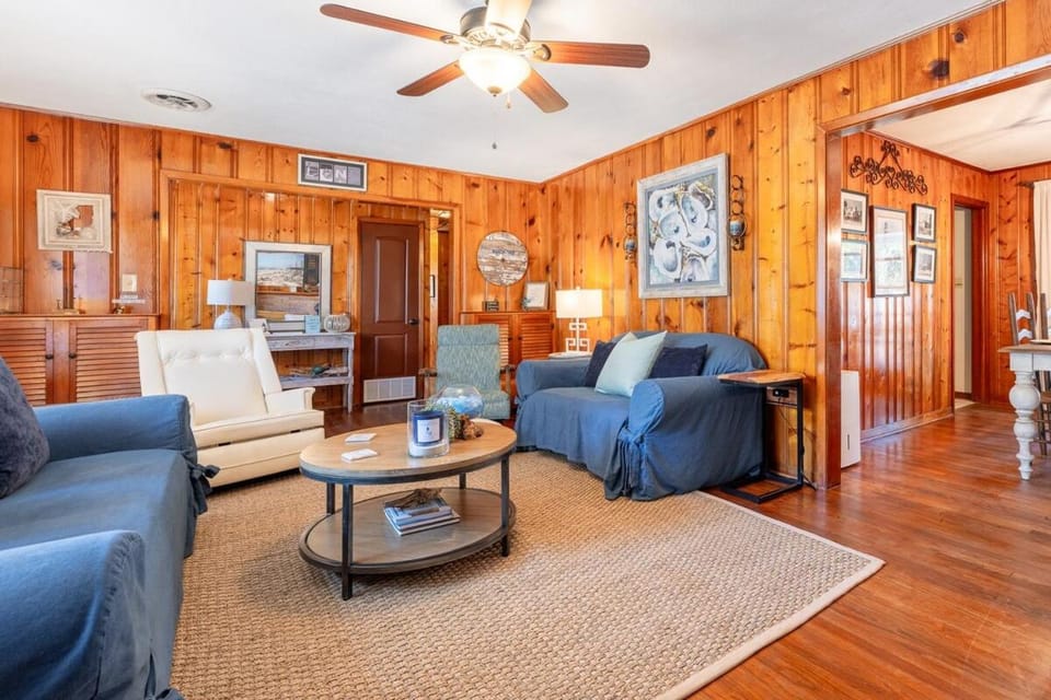 Family Tides - Pet-Friendly East Beach Cottage Near Gould House in Saint Simons Island
