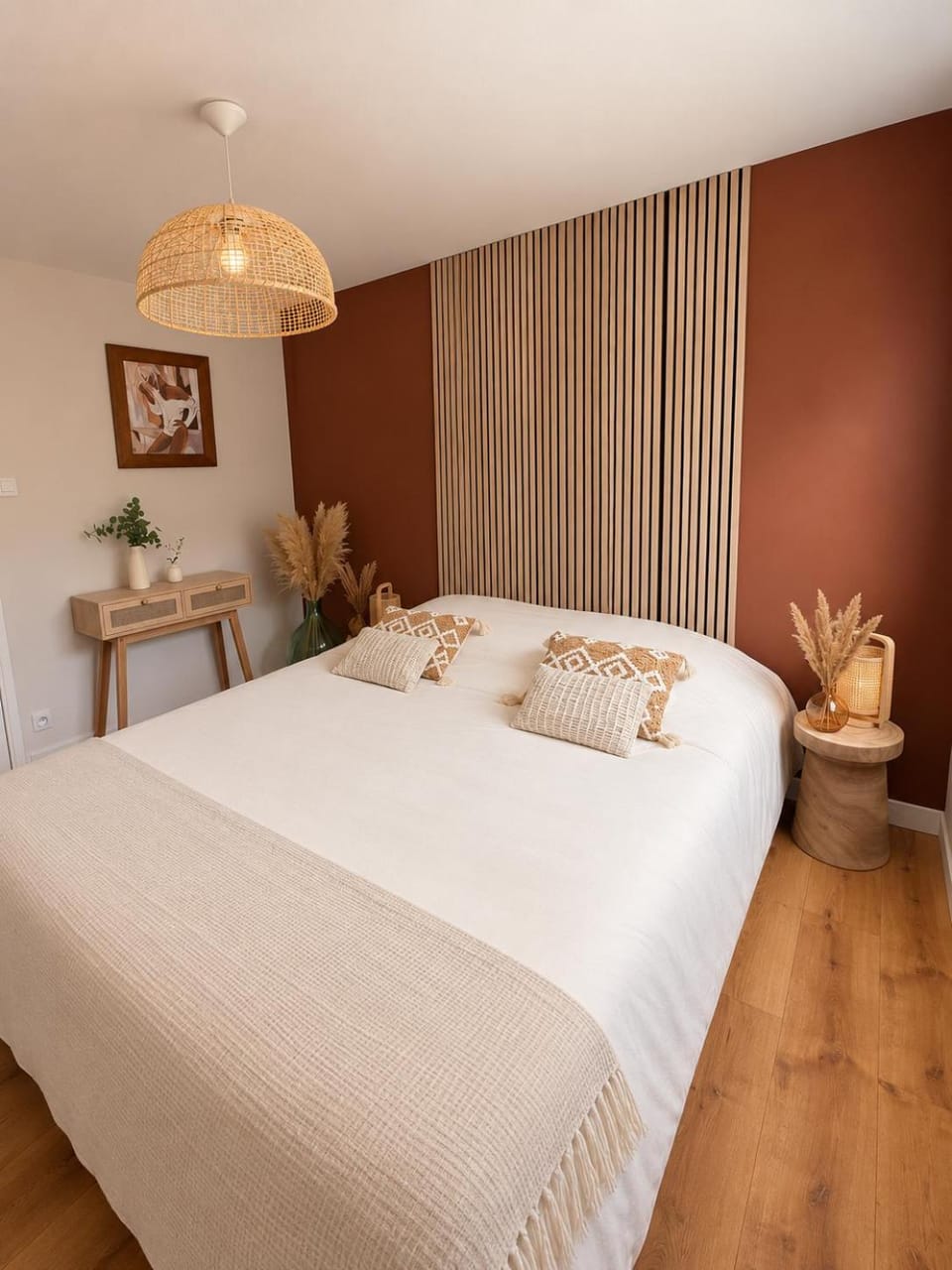 Photo of the whole room, Bedroom
