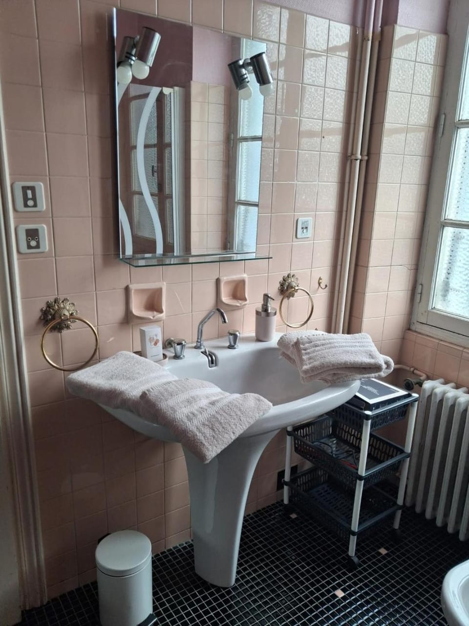 Bathroom, towels