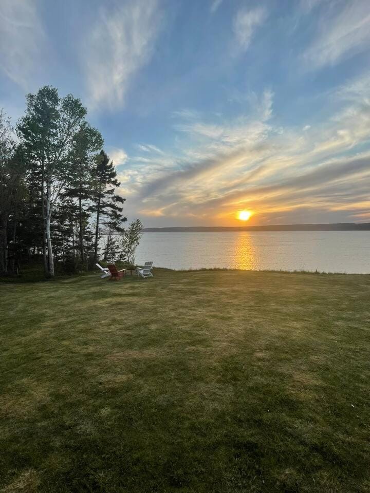 Bras d'Or Lake Escape Waterfront Home House in Nova Scotia