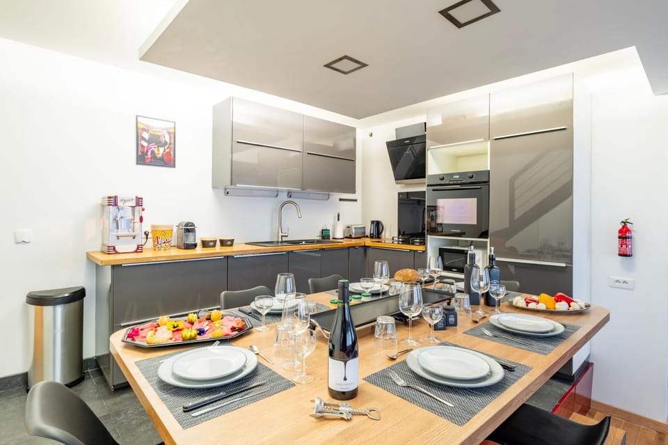 Dining area, kitchen