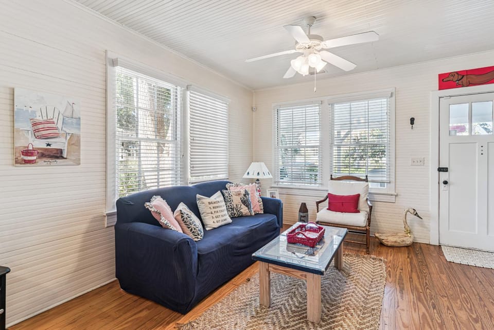 Red Top Cottage - Pet-Friendly St Simons Island Rental Near Beach & Village Villa in Saint Simons Island