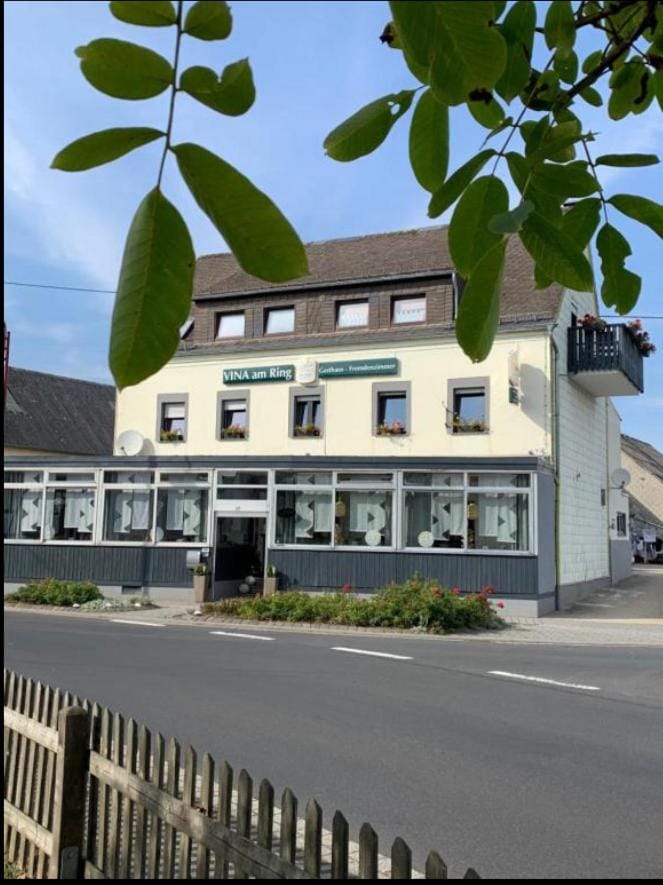 Vina am Ring Inn in Vulkaneifel