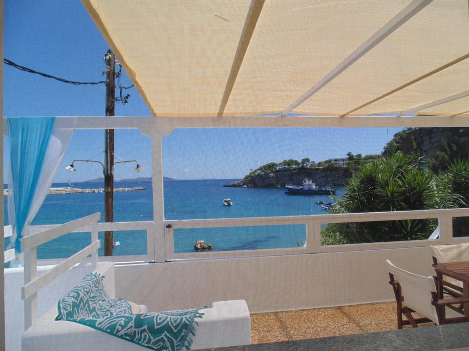 White House Apartment in Sporades, Greece