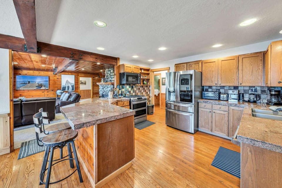 Tahoe Vista Getaway - Lake View & Hot Tub & Deck House in Tahoe Vista