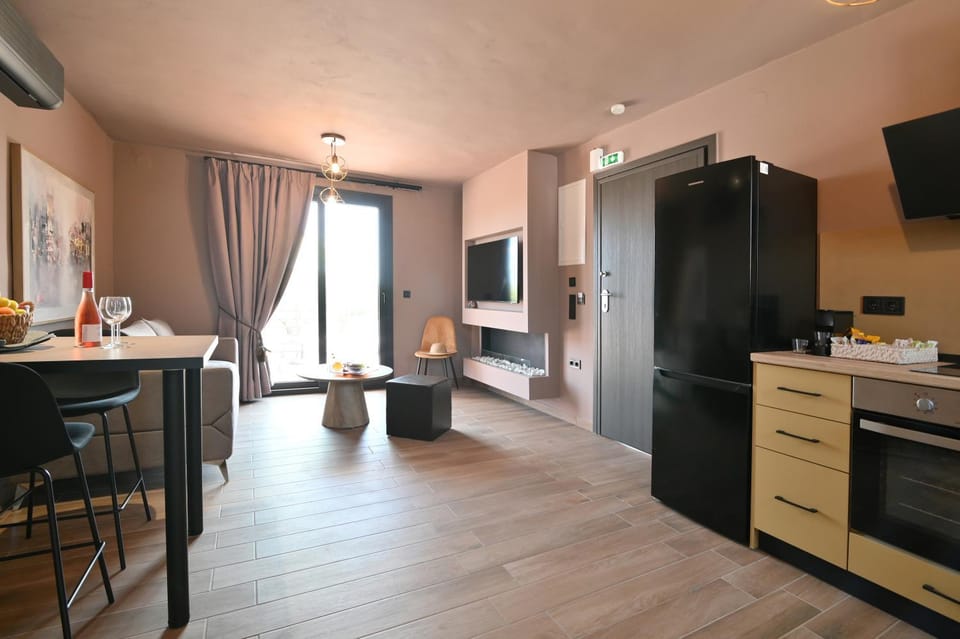TV and multimedia, Kitchen or kitchenette, Seating area, Dining area, oven