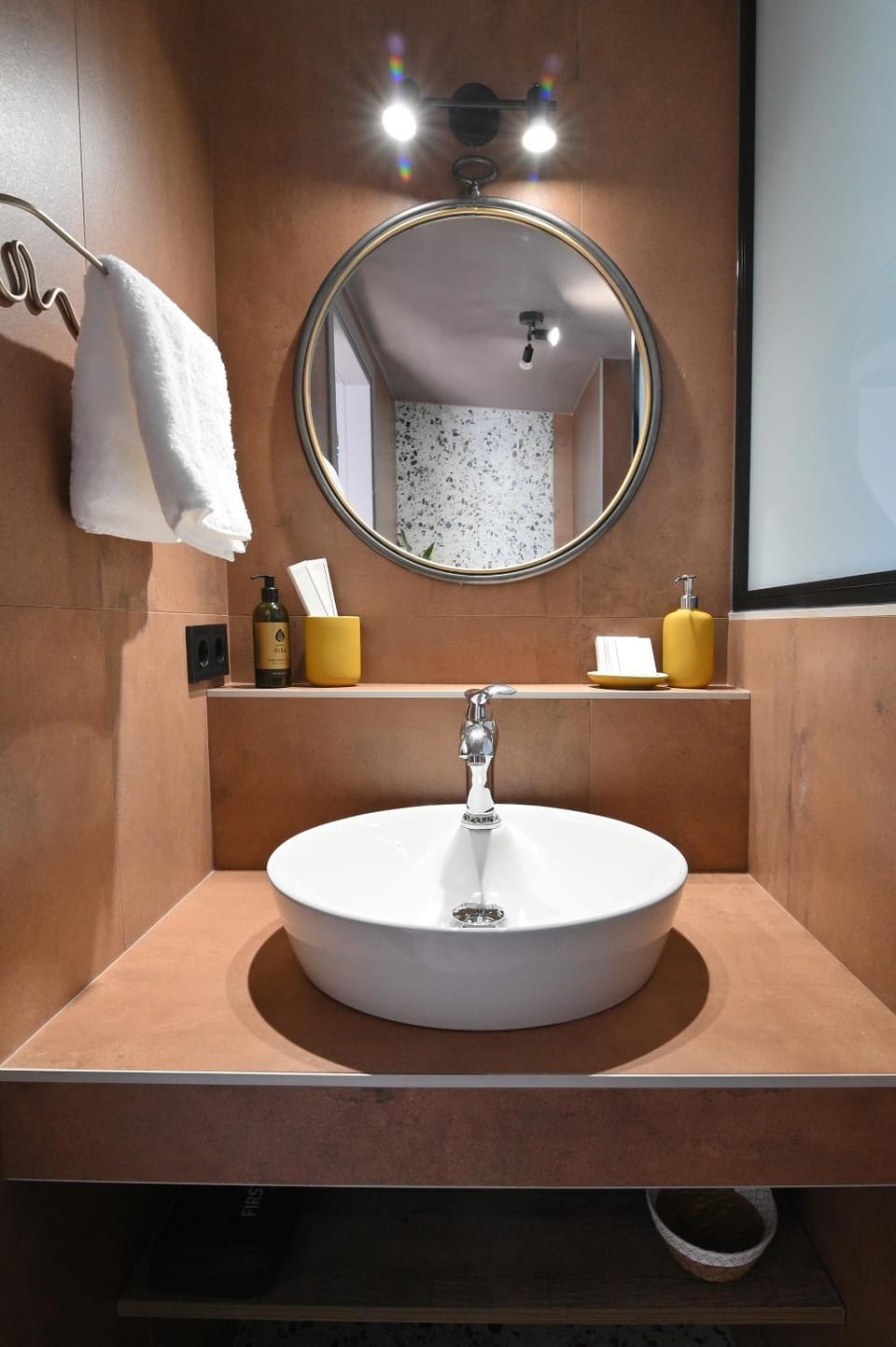 Bathroom, towels