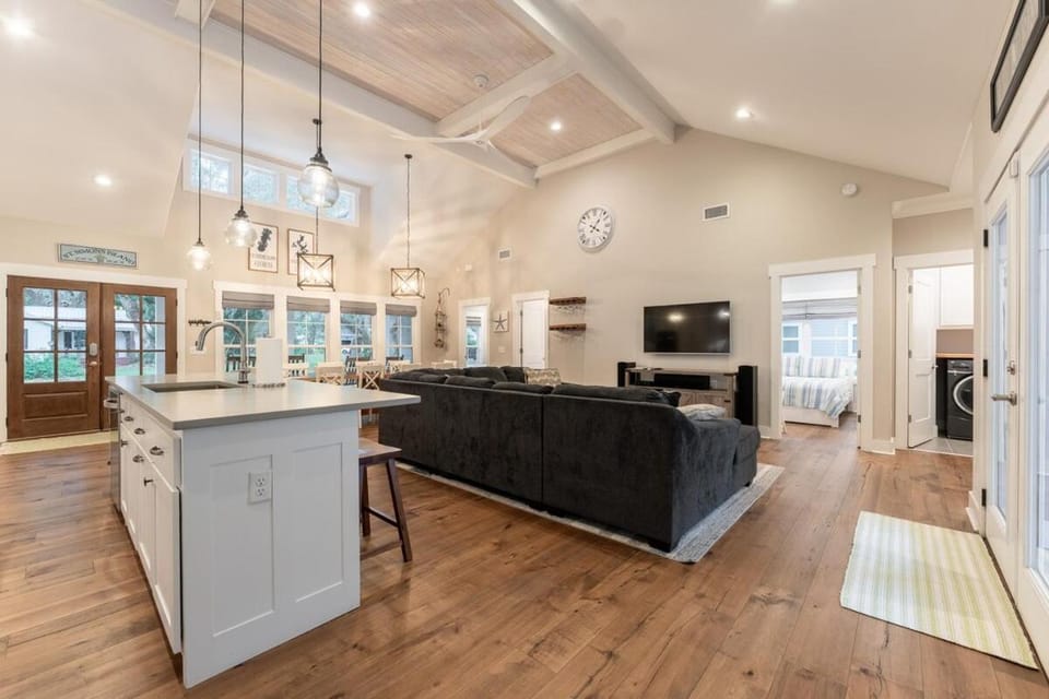 Luxury St Simons Island Vacation Rental - Private Pool Near Pier Village Villa in Demere Park