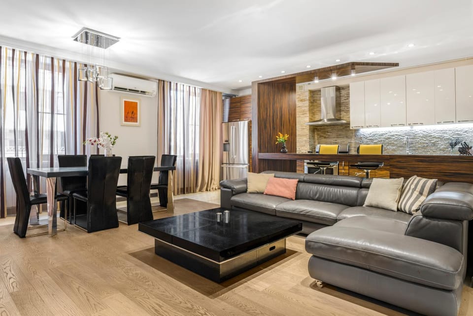 Living room, Seating area, Dining area