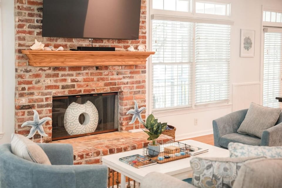 Mary's Porch - Luxury 5BR St Simons Island Rental Near Pier Village House in Saint Simons Island