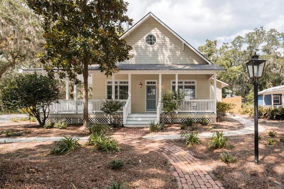 Mary's Porch - Luxury 5BR St Simons Island Rental Near Pier Village House in Saint Simons Island