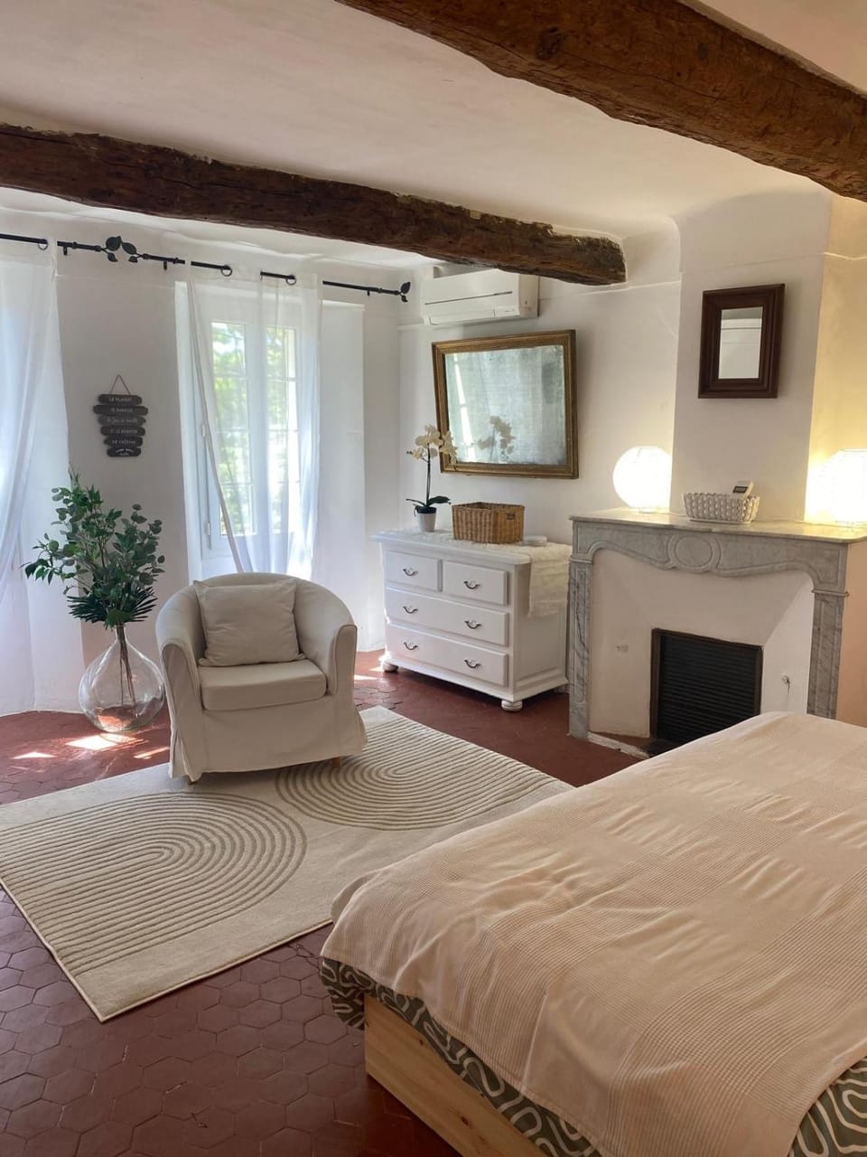 Photo of the whole room