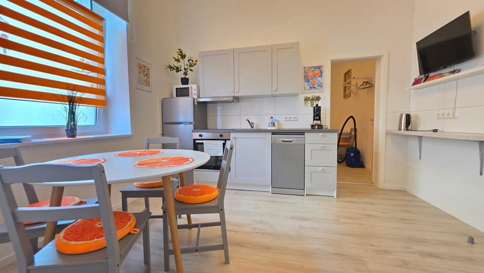 TV and multimedia, Kitchen or kitchenette, Living room, Seating area, dishwasher