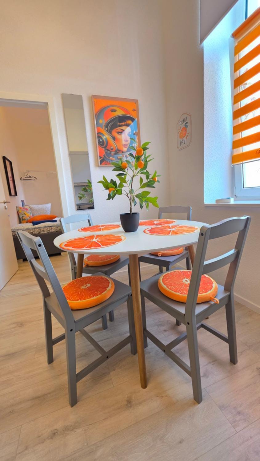 Seating area, Dining area