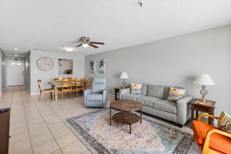 Beach Front Near John's Pass - Sea Breeze #602 Apartment in Madeira Beach