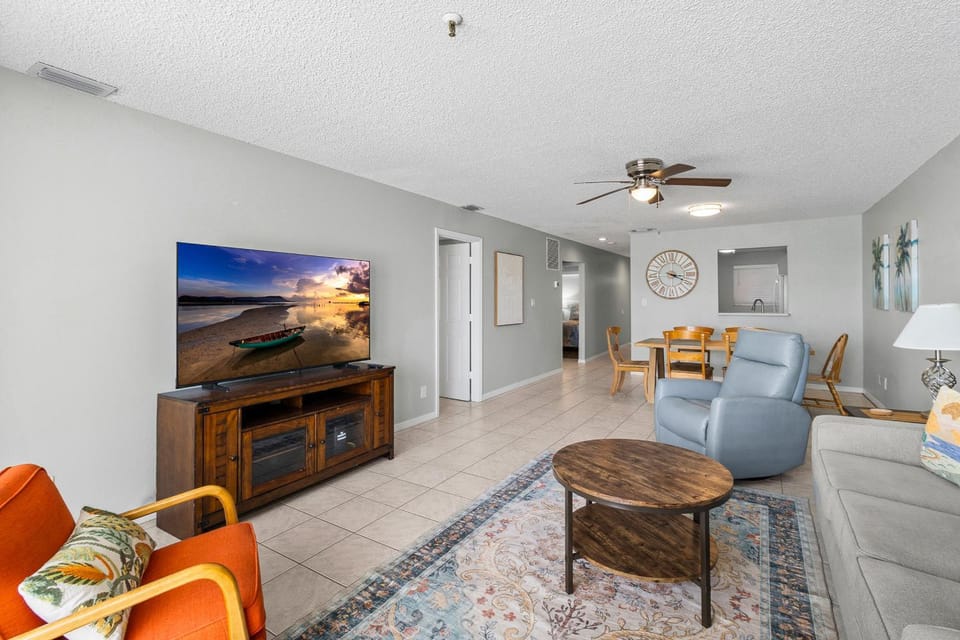 Beach Front Near John's Pass - Sea Breeze #602 Apartment in Madeira Beach