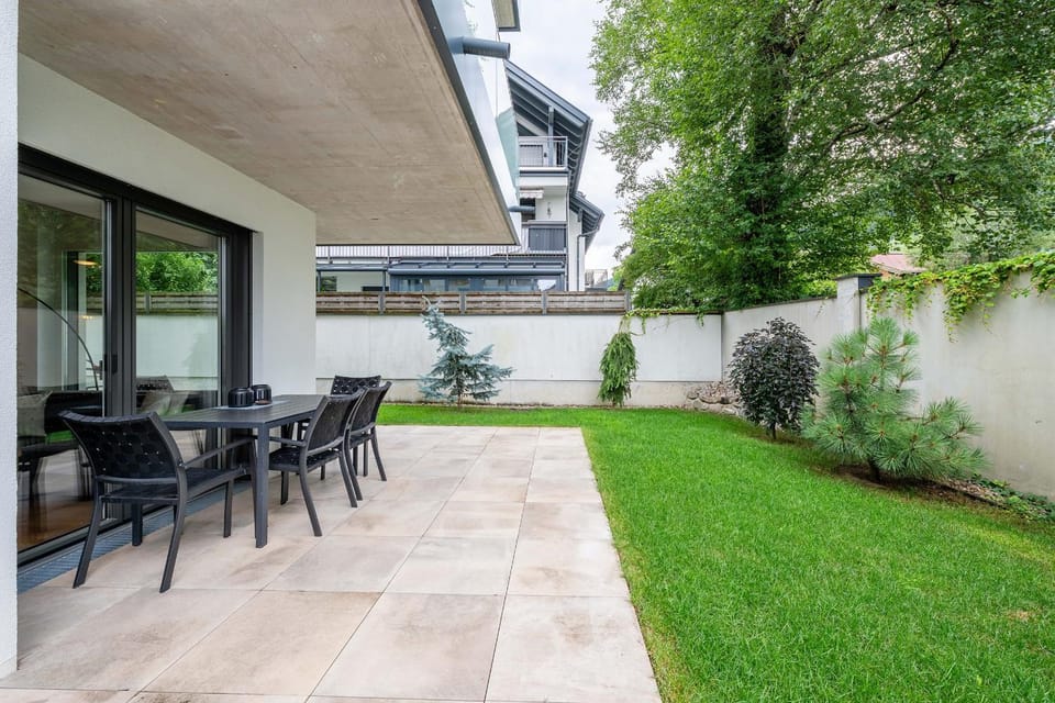 Patio, Day, Garden, Garden, Balcony/Terrace, Seating area, Garden view