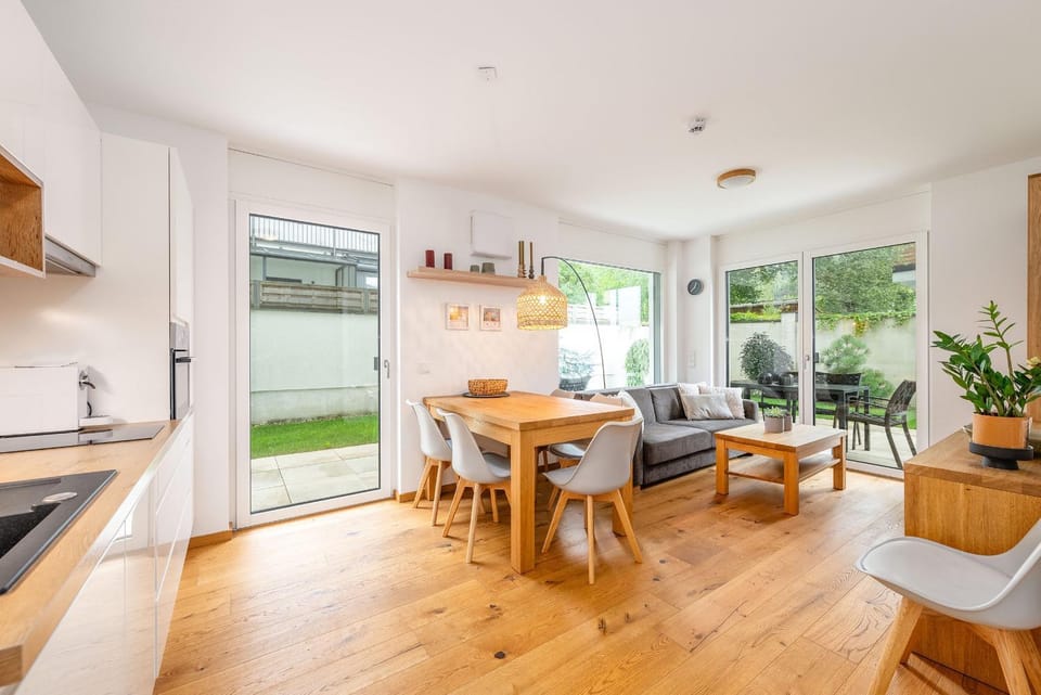 Communal lounge/ TV room, Kitchen or kitchenette, Living room, Dining area