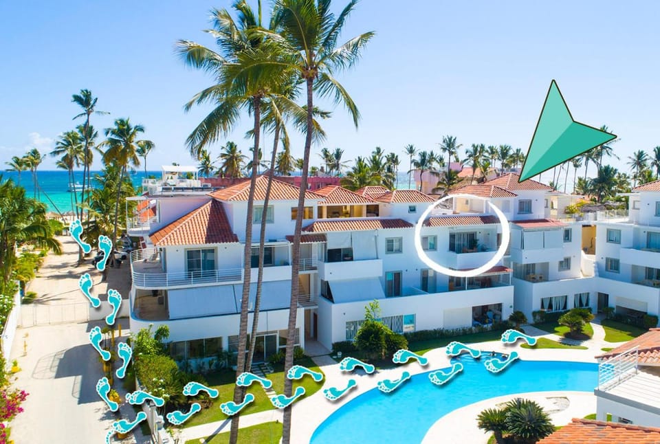 Property building, Patio, BBQ facilities, Balcony/Terrace, Kitchen or kitchenette, Dining area, Pool view, Swimming pool