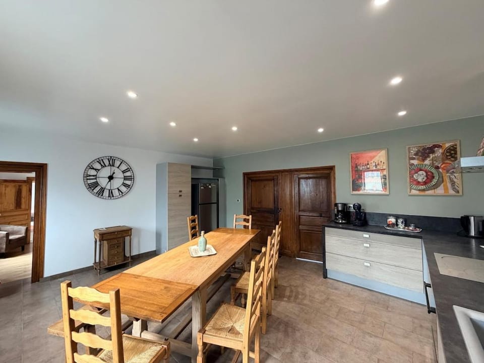 Coffee/tea facilities, Kitchen or kitchenette, Dining area, Family, Family, Family, oven, stove, toaster, toaster