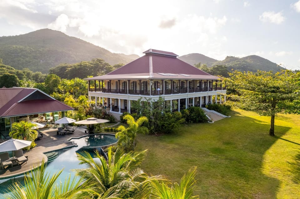 Property building, Garden, Mountain view, Swimming pool, Swimming pool