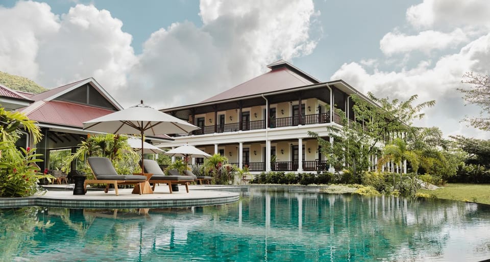 Property building, Garden, Balcony/Terrace, Swimming pool, Swimming pool, sunbed