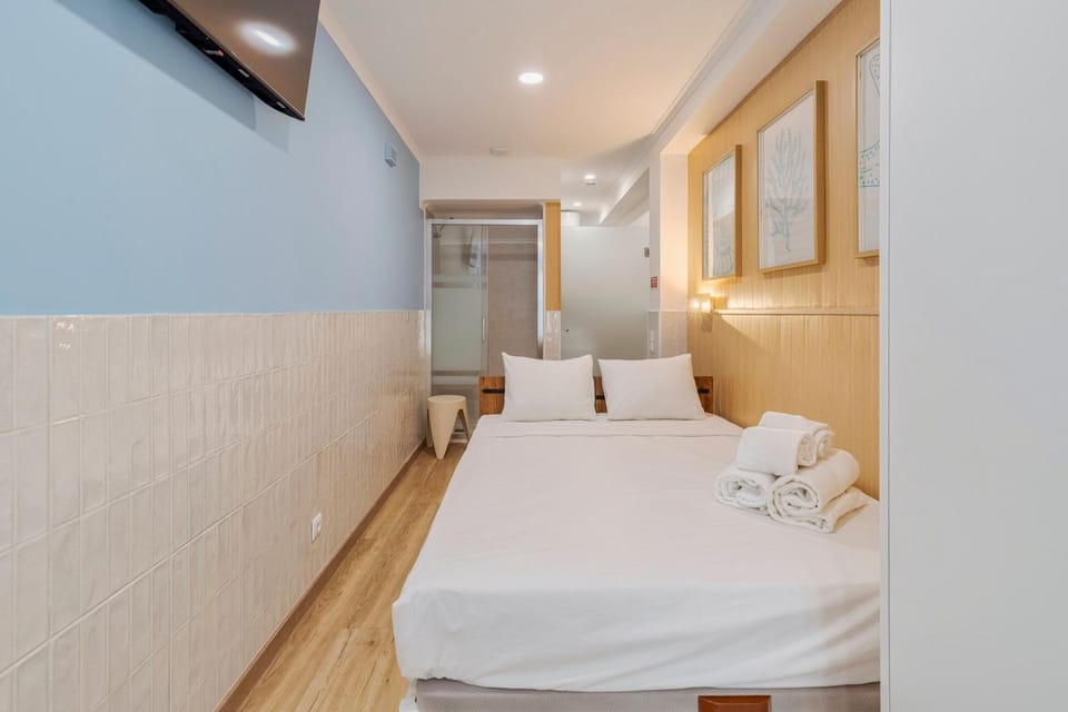 Bed, Photo of the whole room, Bedroom, towels, wardrobe, air conditioner