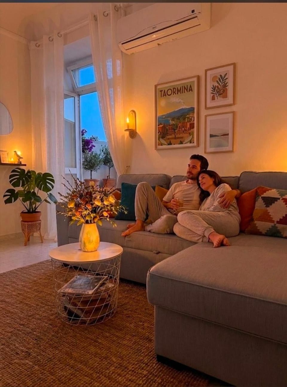 People, TV and multimedia, Living room, air conditioner